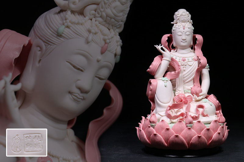 A20U05A 極上造美仏 徳化窯彩陶 蓮上観音像 高28cm 【公式通販】
