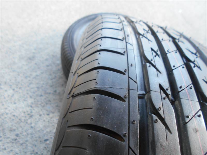 溝たっぷり中古タイヤ4本組入庫です！ 195/65R15 ブリヂストン NEXTRY