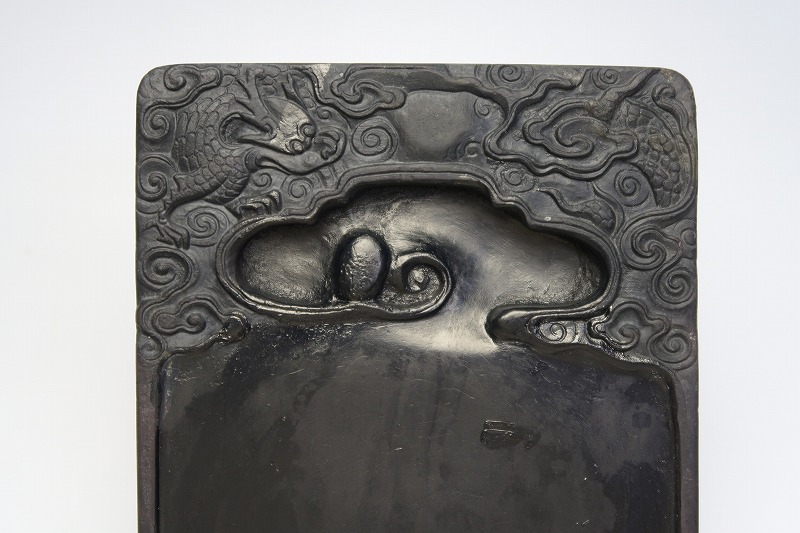 EO837 中国書道具 雲龍彫文 端渓硯 石眼 縦21cm 重1.1kg 硯入付・帶眼