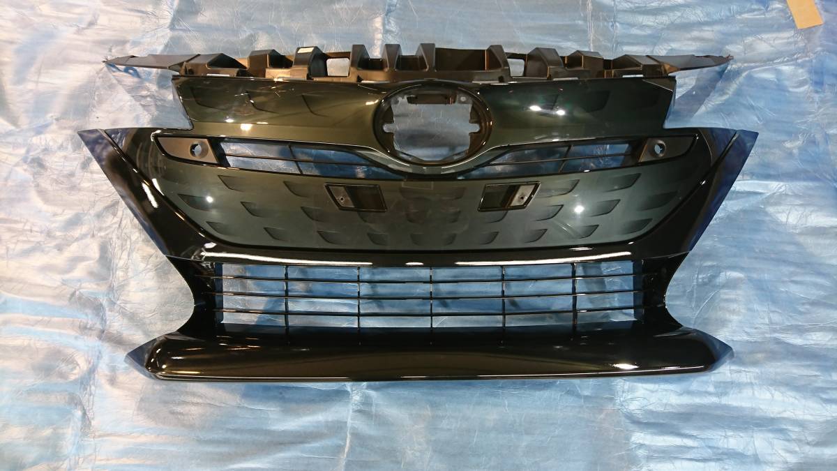 トヨタ プリウス PHV 5DHB ラジエーターグリル 塗装仕様