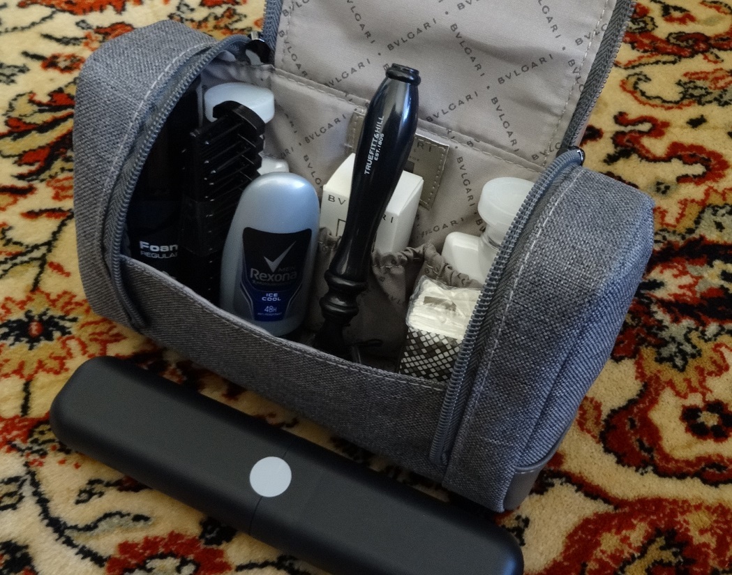 RIMOWA×ANA　ファーストクラスアメニティセット　ネイビー　未開封 ANA 国際線 ファーストクラス アメニティ RIMOWA リモワ ポーチ バール