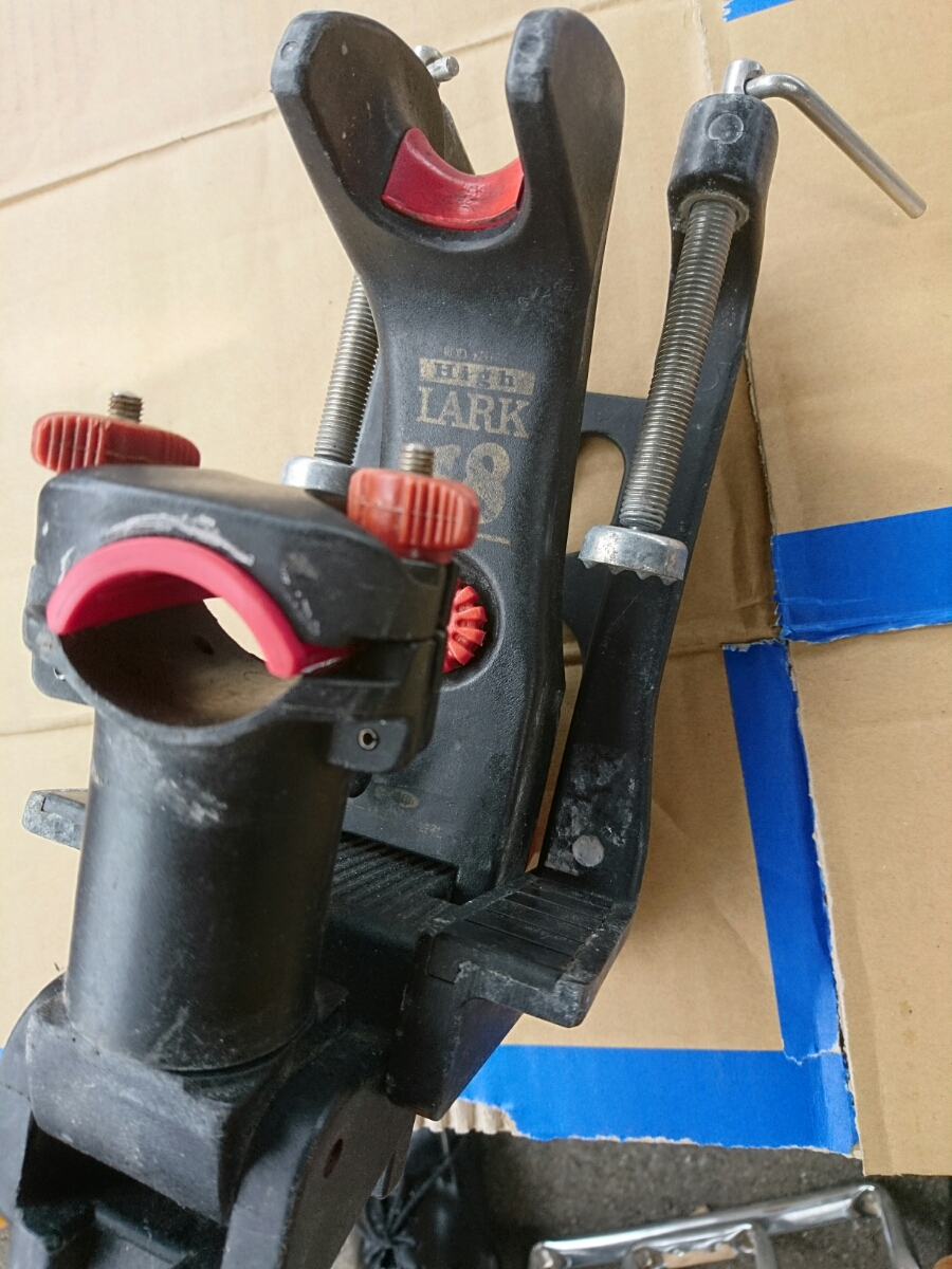 第一精工 LARK18 ラーク18 ロッドキーパー 竿受け 送料着払い 第一精工 ラーク - CO.,LTD.｜釣具｜より 商品詳細｜第一精工株式会社｜DAIICHISEIKO 18の人気アイテム