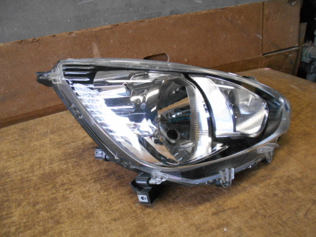 ミラージュ /A05A ヘッドライト右/W0504/ASSY/8301C100/前期