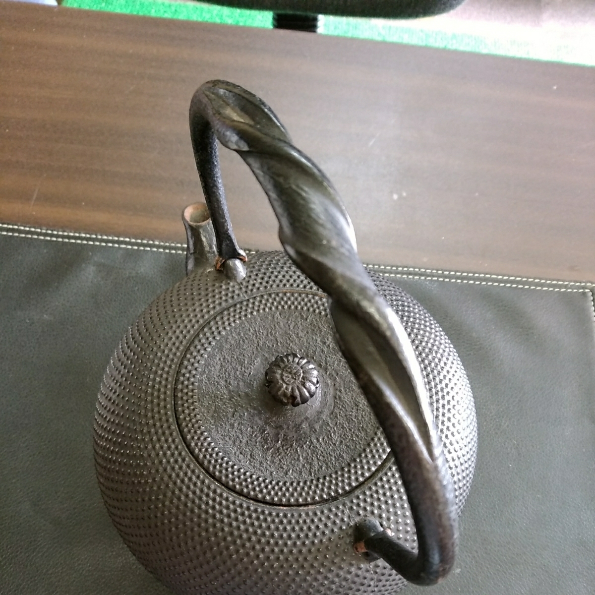 南部鉄器 鉄瓶 霰文様 あられ 黒色 匿名配送 即日発送 南部鉄瓶｜南部
