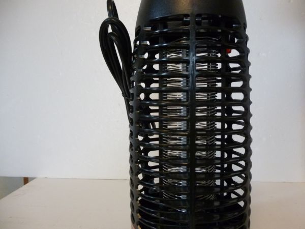 【新品】電撃殺虫器 蚊取り器 捕虫機 UV光源誘引式 蚊をバチッと一撃 ブルーライト 害虫撃退ランプ　吊り下げ　日本語説明書付き　1607_2