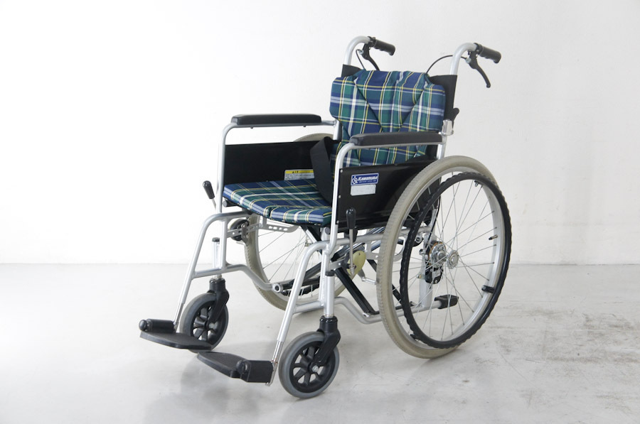 ☆KAWAMURAカワムラサイクル☆自走式アルミ車椅子☆折り畳み 軽量 介護 