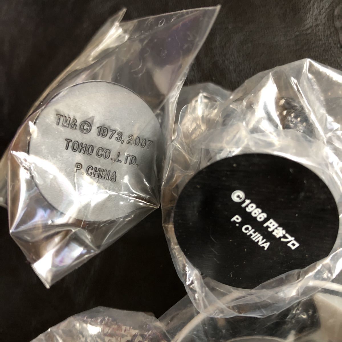 ウルトラマングッズ CD.缶バッジ.指人形.キーホルダー.ミニフィギュア.フィギュア.腕ベルト .ポータブルバック色々 まとめて_10