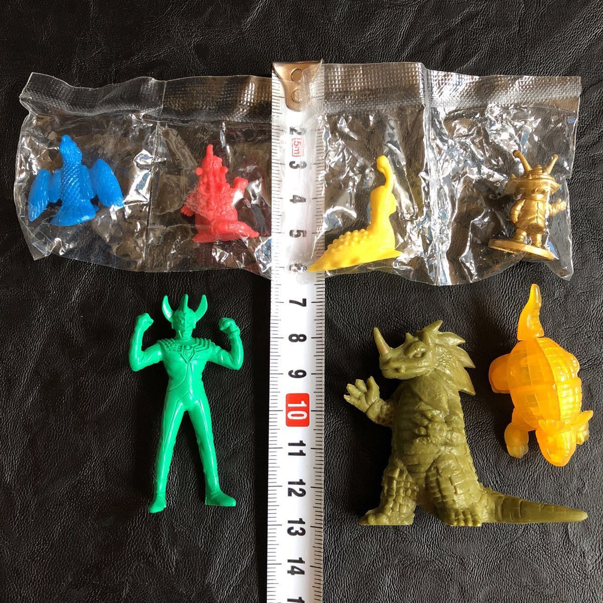 ウルトラマングッズ CD.缶バッジ.指人形.キーホルダー.ミニフィギュア.フィギュア.腕ベルト .ポータブルバック色々 まとめて_6