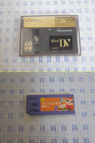 ソニー ビデオカメラDCR-TRV20ミニDVテープ仕様 画面劣化機ですが作動機 ソニー ビデオカメラDCR-TRV20ミニDVテープ仕様 画面劣化ですが作動機