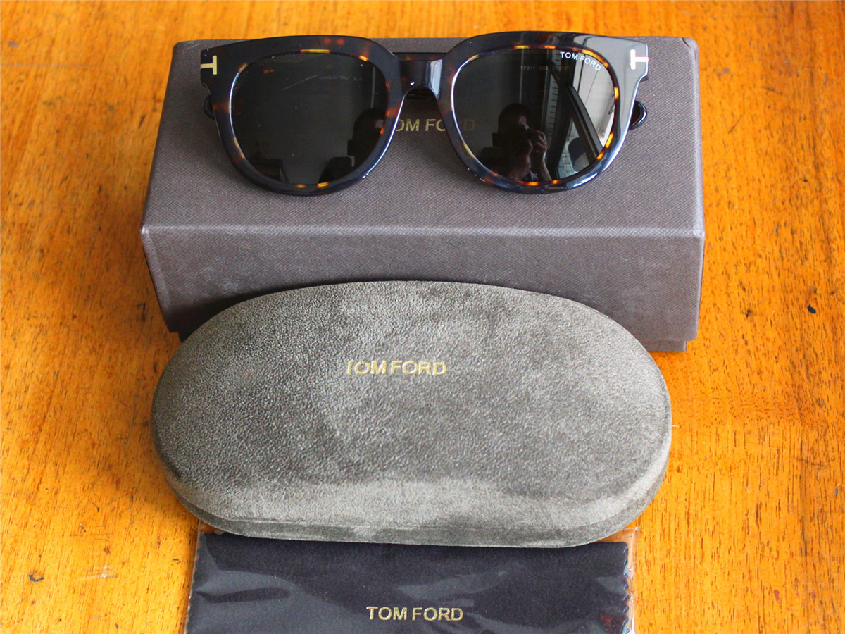 正規品※TomFordトムフォード TF211サングラス・鼈甲 トムフォード 
