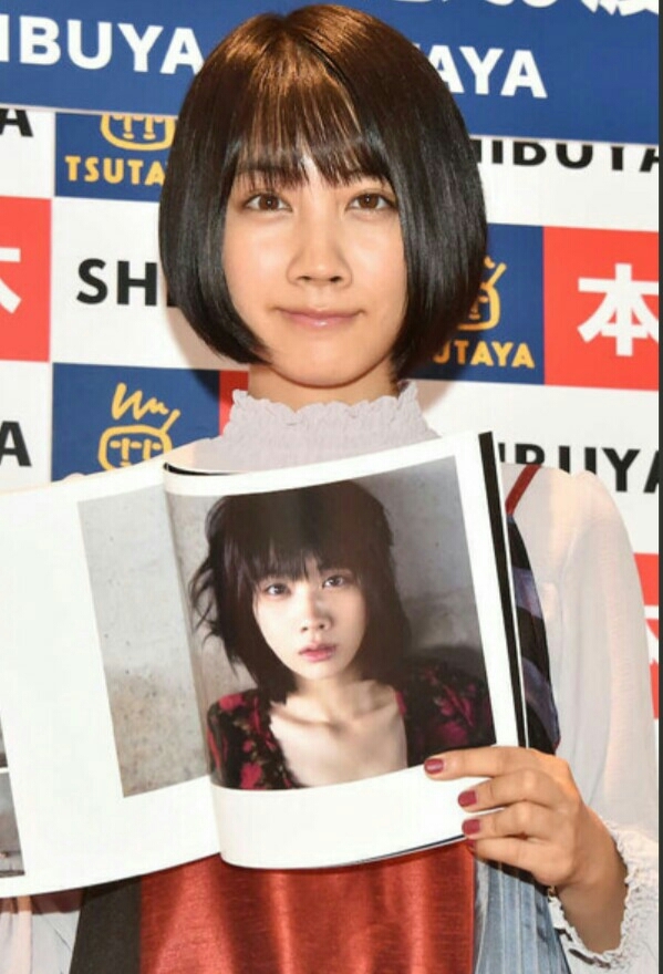 トム・クルーズ & エミリー・ブラント 直筆サイン入り写真　is トム・クルーズ 直筆サイン入り写真サイズ:約20cmX25cmトップ エミリー