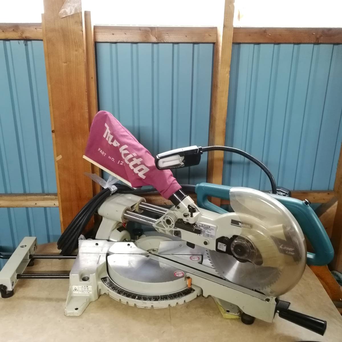 マキタ　Makita　190mm スライドマルノコ LS0713FL 丸ノコ　ライト、レーザーマーカー付き　中古