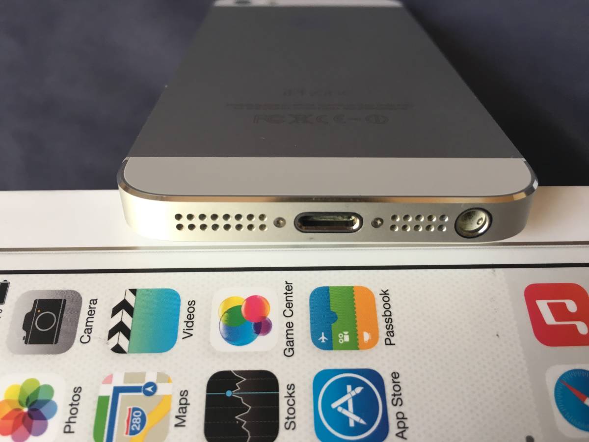 【美品】iPhone5s 32GB シルバー docomo　silver　ドコモ　純正ケース付（おまけ）_5