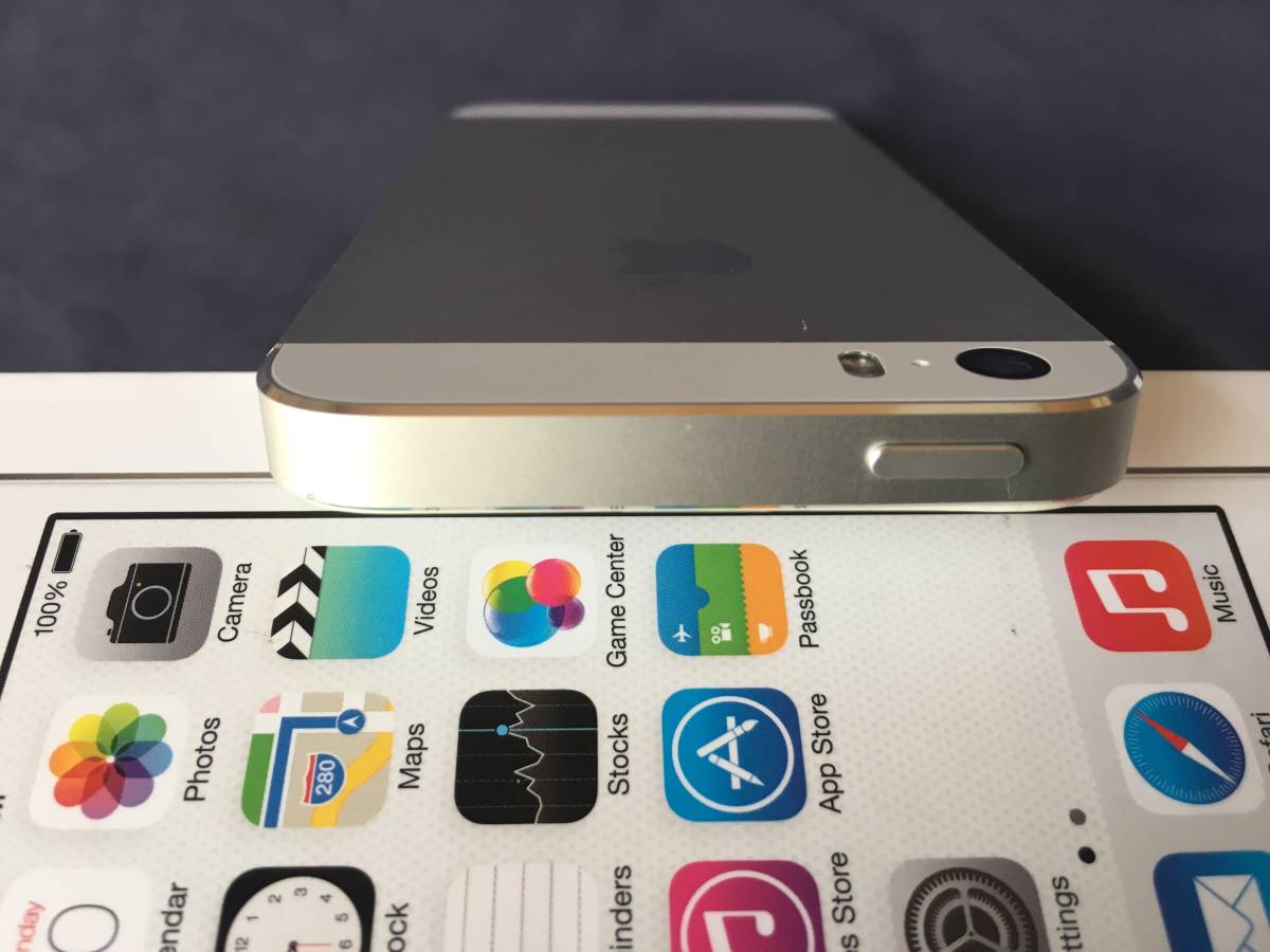 【美品】iPhone5s 32GB シルバー docomo　silver　ドコモ　純正ケース付（おまけ）_6