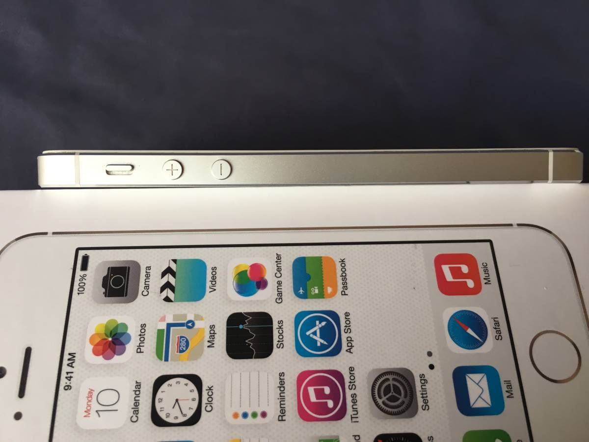 【美品】iPhone5s 32GB シルバー docomo　silver　ドコモ　純正ケース付（おまけ）_8