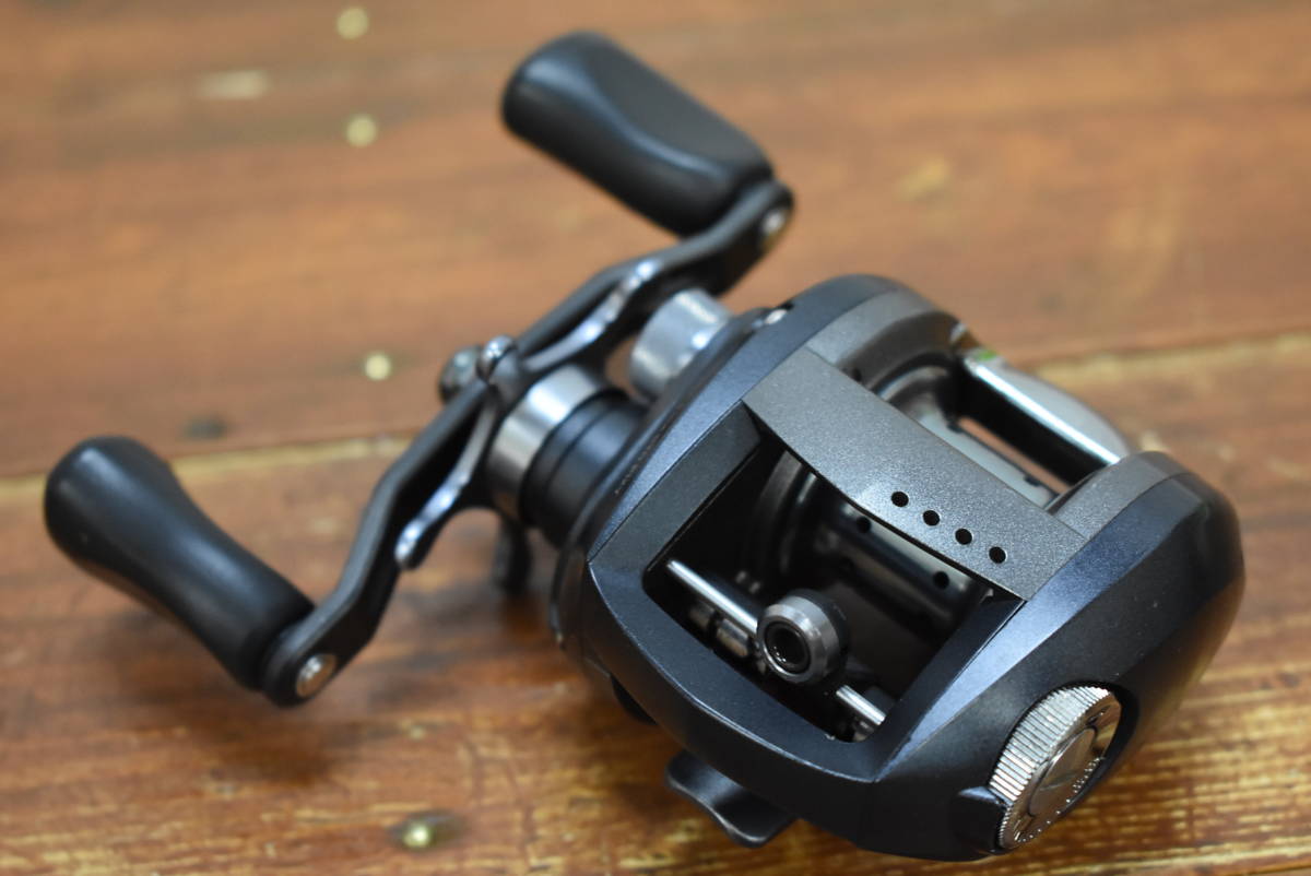 ダイワ 【即決程度良好品】ダイワ リベルト ピクシー PX 68R 右 ギア比