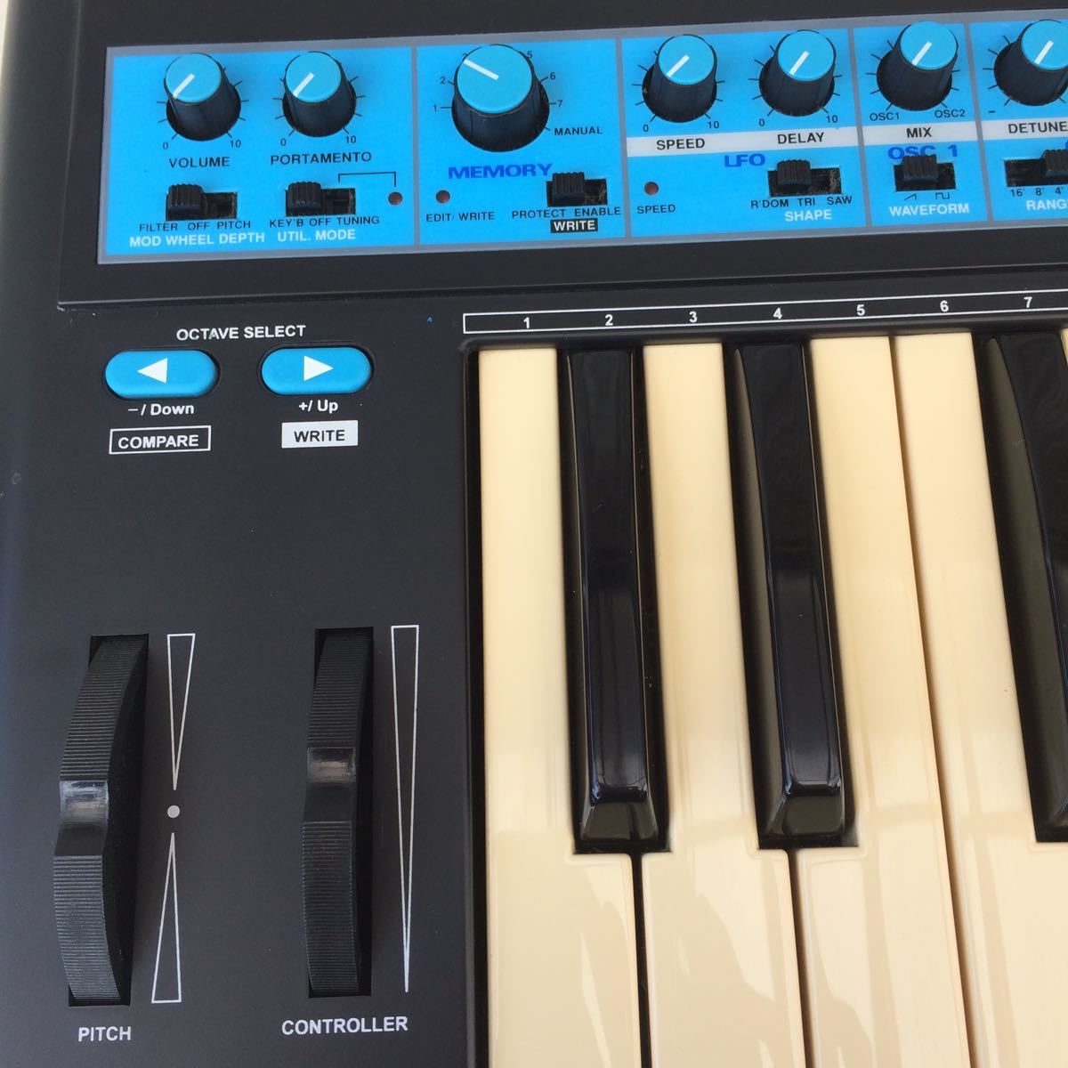 NOVATION BASS STATION アナログシンセサイザー 名機! ノベーション ベースステーション 初代 超良音! プレミア MIDI 電池駆動も可能!