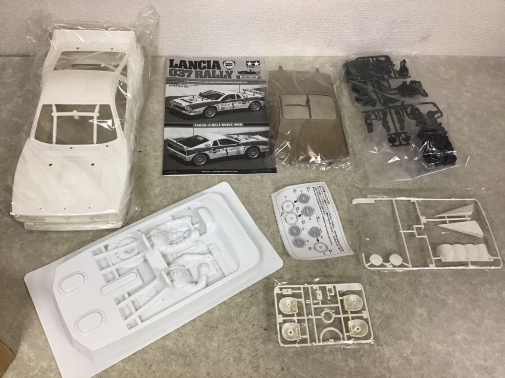 タミヤ 1/10 電動RC 4WDレーシングカー ランチア 037 ラリー