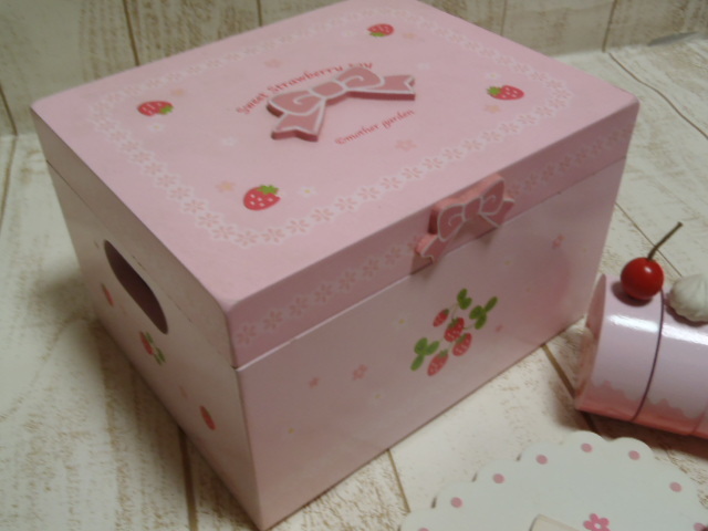 【中古】マザーガーデン BOX, テーブル,イスの3点セット ☆マザーガーデン 木のおままごと色々セット 中古☆ 【公式通販】