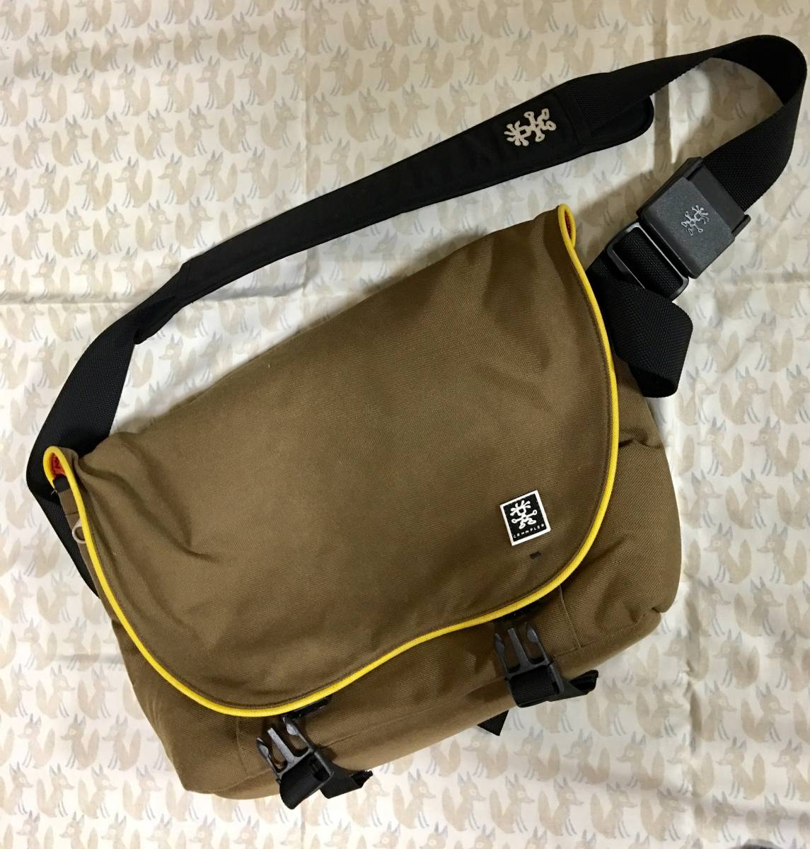 美品✨ クランプラー メッセンジャーバッグ ショルダーバッグ カーキ メッセンジャーバック CRUMPLER CRUMPLER メッセンジャーバッグ