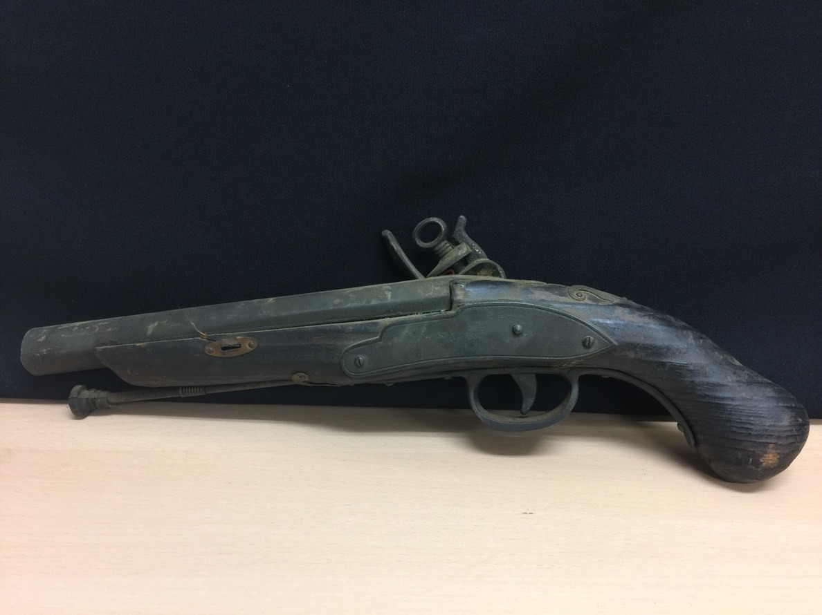 丸2買取本舗 N : 火縄銃飾り 壁掛 レプリカ 装飾銃 壁飾り 置物 古式