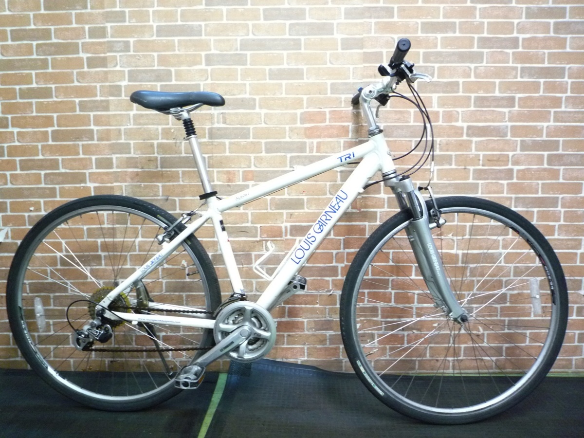 LOUIS ○ クロスバイク LOUIS GARNEAU TR1 Fサス 3×8 24段変速 700