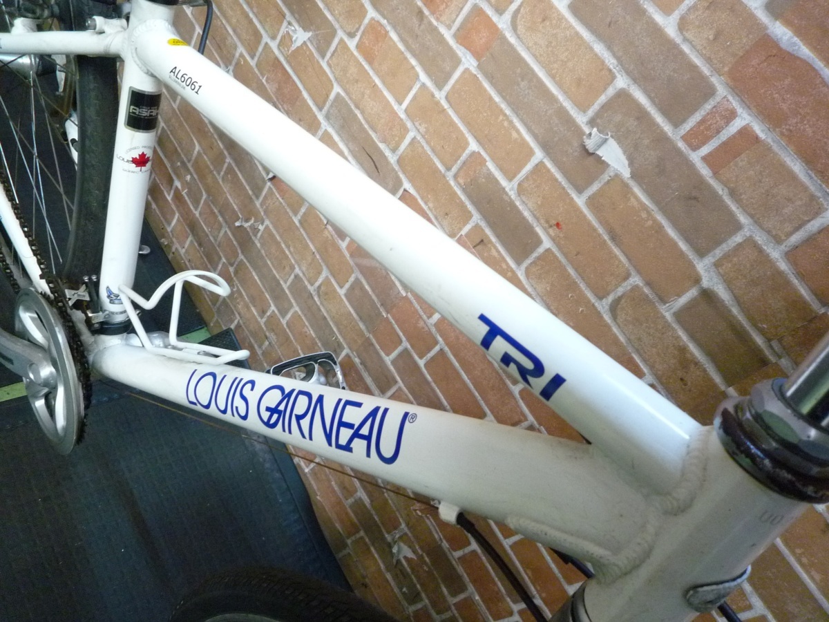 LOUIS ○ クロスバイク LOUIS GARNEAU TR1 Fサス 3×8 24段変速 700