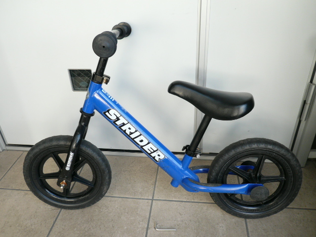 ストライダー 日本正規品 人気カラー ブルー 青 クラシック キック