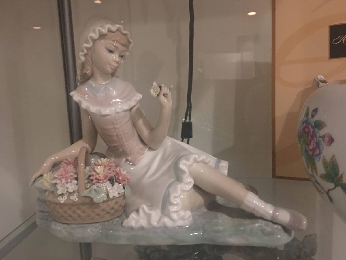 リヤドロ 花籠を持つ少女　陶器 置物 アンティーク リヤドロ LLADRO 置物 フィギュリン | リヤドロLladro 少女 の落札相場