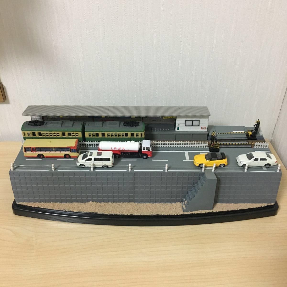 江ノ電 鎌倉高校前の踏切 鉄道ジオラマ展示台 Nゲージ Bトレ 鉄コレ