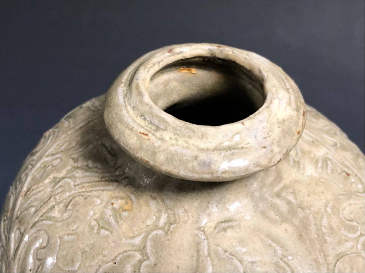 文化遺産オンライン 龍泉窯 | 青磁牡丹唐草文瓶 - 青磁刻花牡丹唐草文
