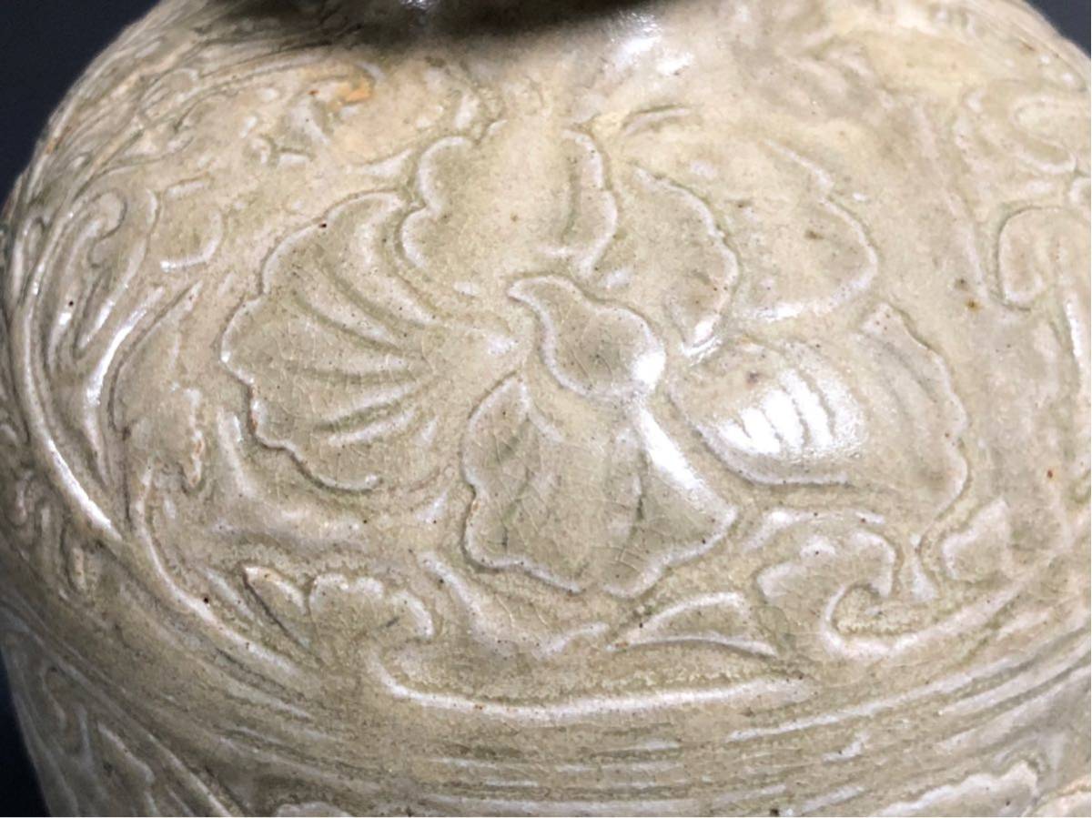 文化遺産オンライン 龍泉窯 | 青磁牡丹唐草文瓶 - 青磁刻花牡丹唐草文