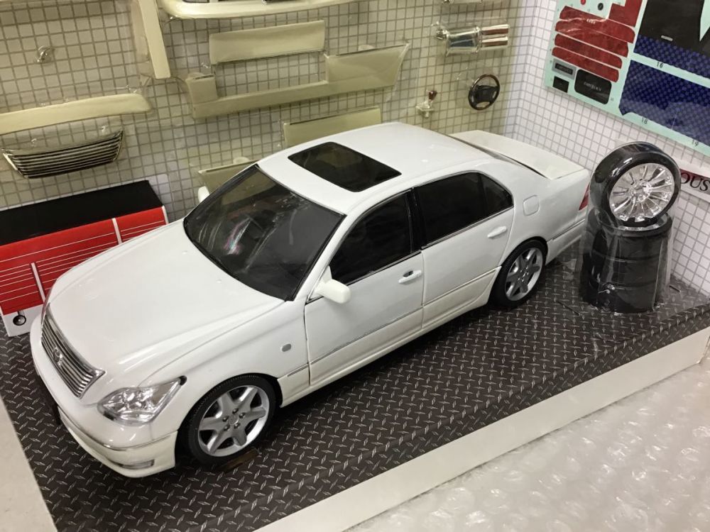 ホットワークスジャパン オートプロショップ 1/24 トヨタ セルシオ 30