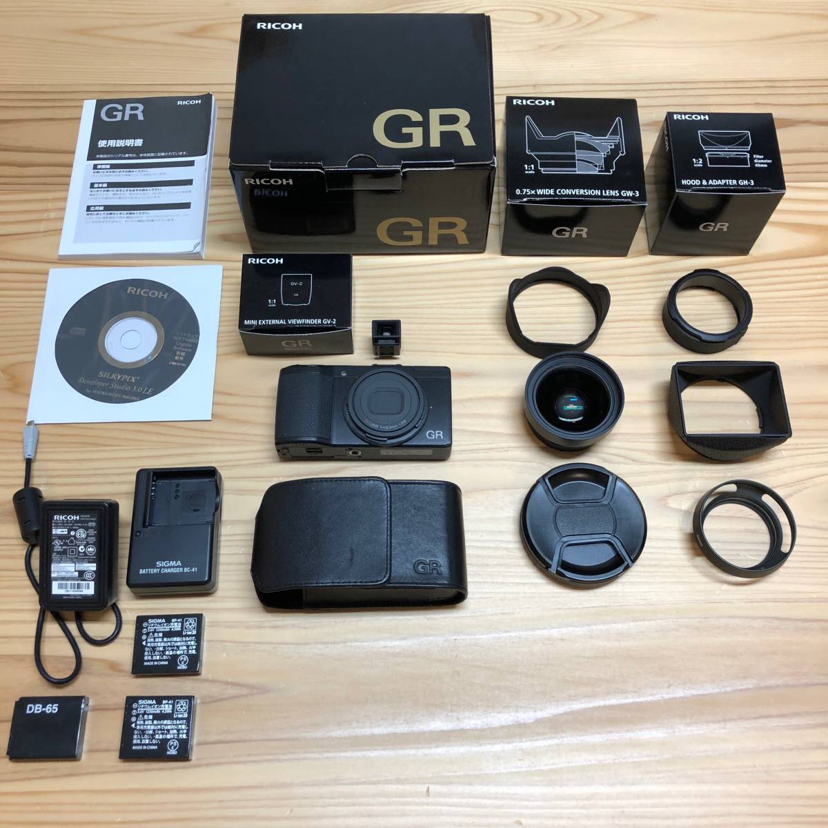 RICOH GRDIGITAL 1周年記念モデルとワイコン外付ファインダーセット RICOH GRDIGITAL 1周年記念モデルとワイコン外付ファインダーセット