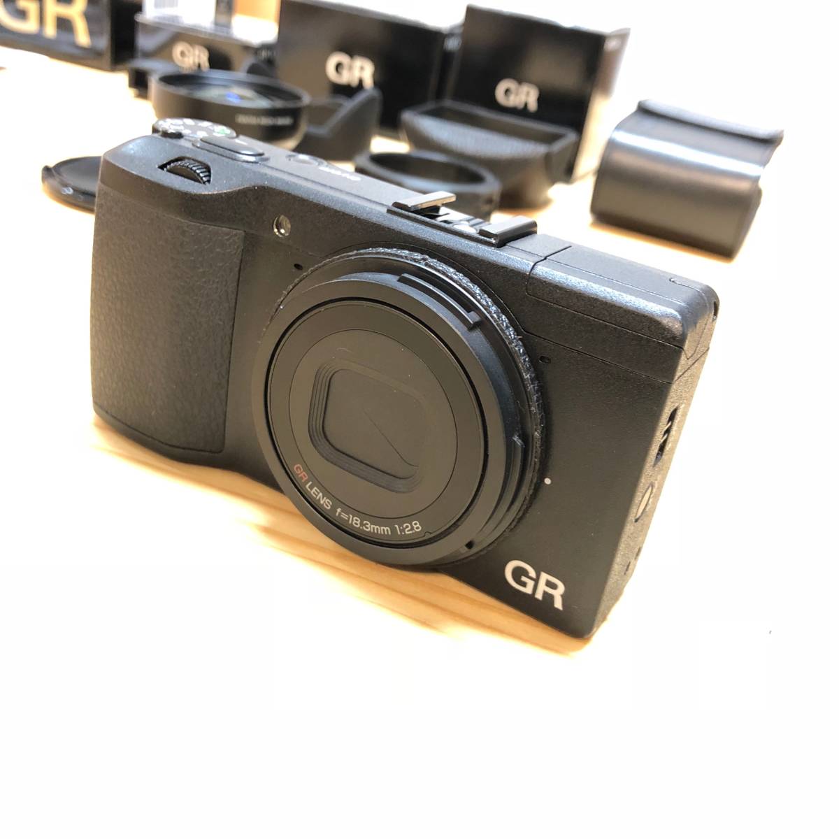 RICOH GRDIGITAL 1周年記念モデルとワイコン外付ファインダーセット
