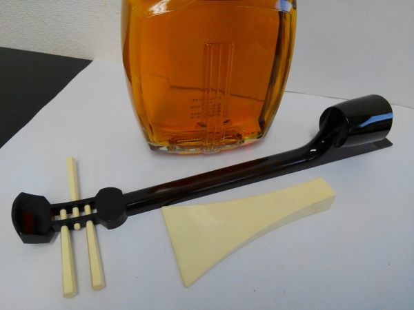 U118-kA217 サントリー ピュアモルトウイスキー 三味線ボトル 古樽