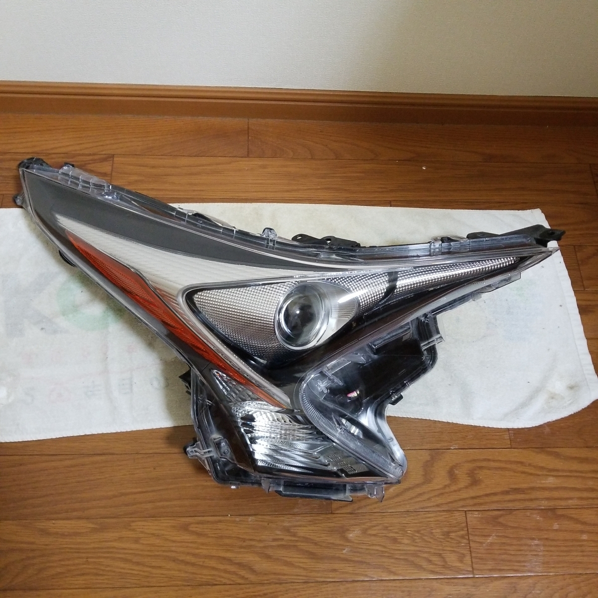プリウス LED 右 ヘッドライトユニット h29年 ZVW50 KOITO 47-75 50系 