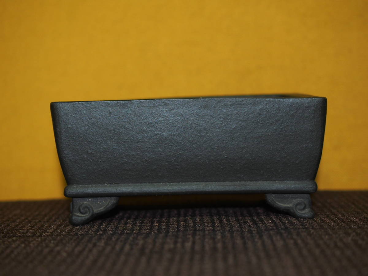 『大和魂』実用名器の華【初代平安香山】黒泥反縁下紐雲脚長方鉢・巾8.6cm