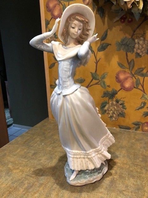 リヤドロ LLADRO 春を告げる小鳥たち リヤドロ公式オンライン 女性