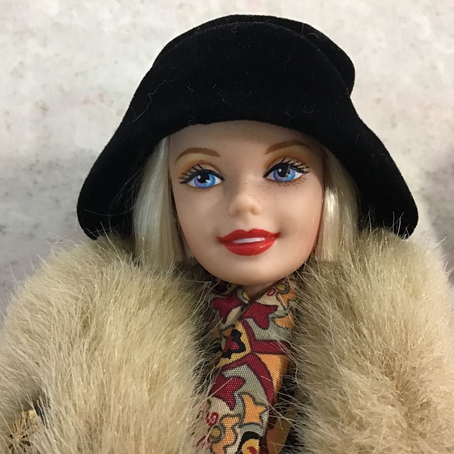 箱無し Barbie/バービー ファー付きコート 黒 帽子 手袋 ブロンド おかっぱ、水玉ロングスカート ヘアバンド サングラス /ドール
