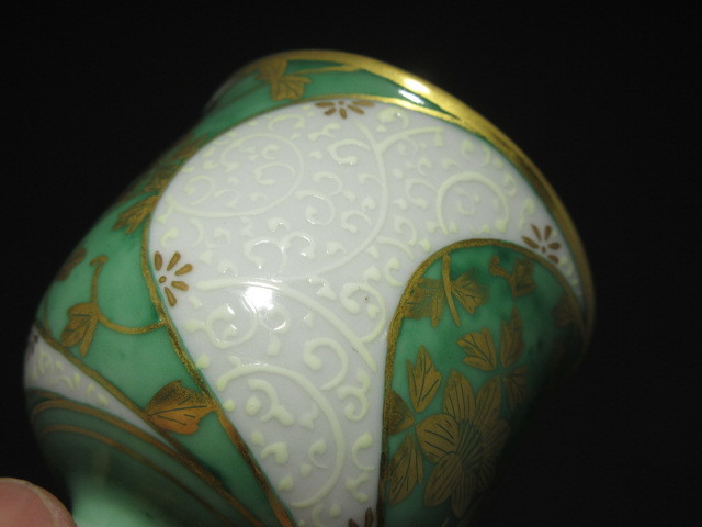 吉田美統 人間国宝 九谷焼 工芸品 錦山窯 金襴手 ぐい呑 ☆真作人間国宝 花 酒盃 金襴手花唐草文 送料無料三代吉田美統 竜V763◇人間国宝 花唐草文 酒器(酒器 「色絵桔梗文菓子鉢