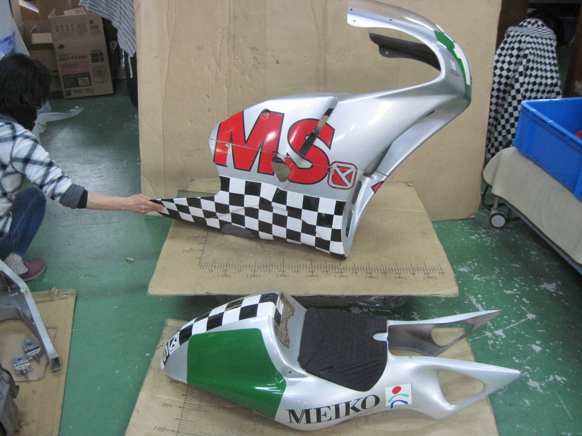 レーサー使用のカウル&シートカウル 適応車種不明　引き取り希望　検索RS250R/TSR AC/250クラス？？