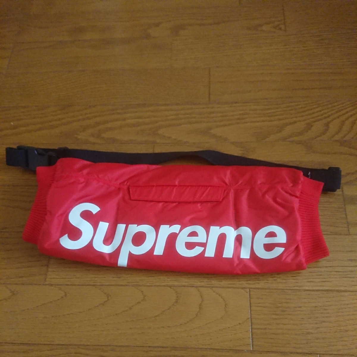 【美品】Supreme アメフト ハンドウォーマー スポーツ観戦 カイロ入れ シュプリーム NFL レア フットボール QB クォーターバック ポーラテック社製シュプリームハンドウォーマーです