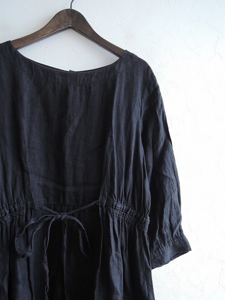 美品 ネストローブ リネン ギャザーロングワンピース ◆ブラック □ネストローブ nest Robe *リネンブラックワンピース*麻黒後開き