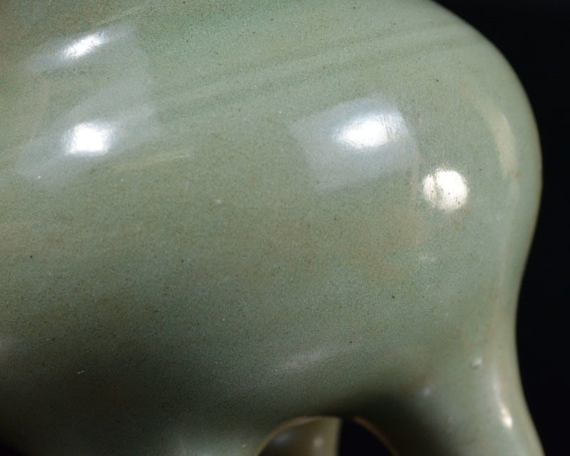 高良】中国美術 龍泉窯青磁 刻線文三足香炉 古玩 CXJ8 工芸品