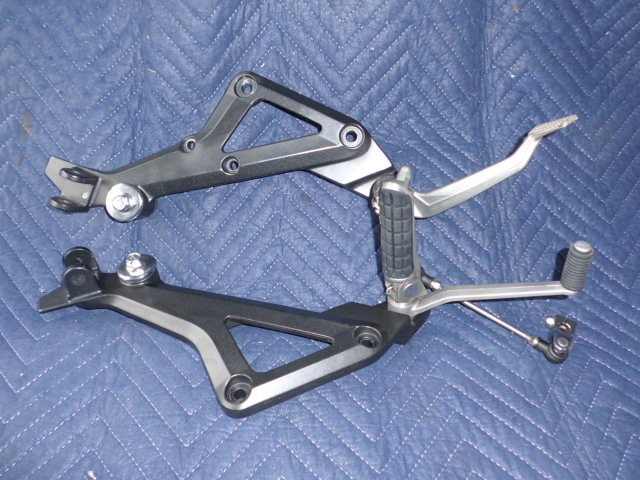 ★ KAWASAKI カワサキ ゼファー1100 純正 ステップ ペダル 左右セット ★_1