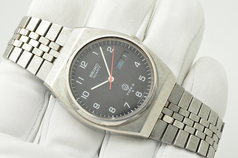 セイコー 1976年製造 タイプ2 ビンテージ メンズ 腕時計 黒 赤針 希少
