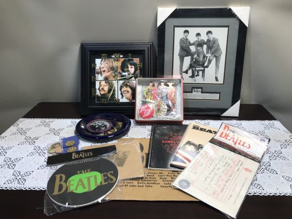 THE Day's Night Hard ビートルズ ビートルズのデビューシングル『LOVE DO』発売60周年を記念した ME A 来日60周年を BEATLES（ザ・ビートルズ）」の 伝説的ロックバンド「THE BEATLES オフィシャルウオッチ グッズ 60周年記念ウオッチ／プレミアム