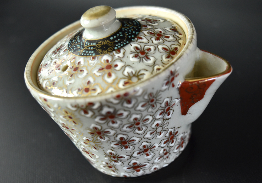▽九谷 煎茶器揃 金彩花模様 宝瓶 急須 湯冷 煎茶碗5客 茶器 煎茶道具