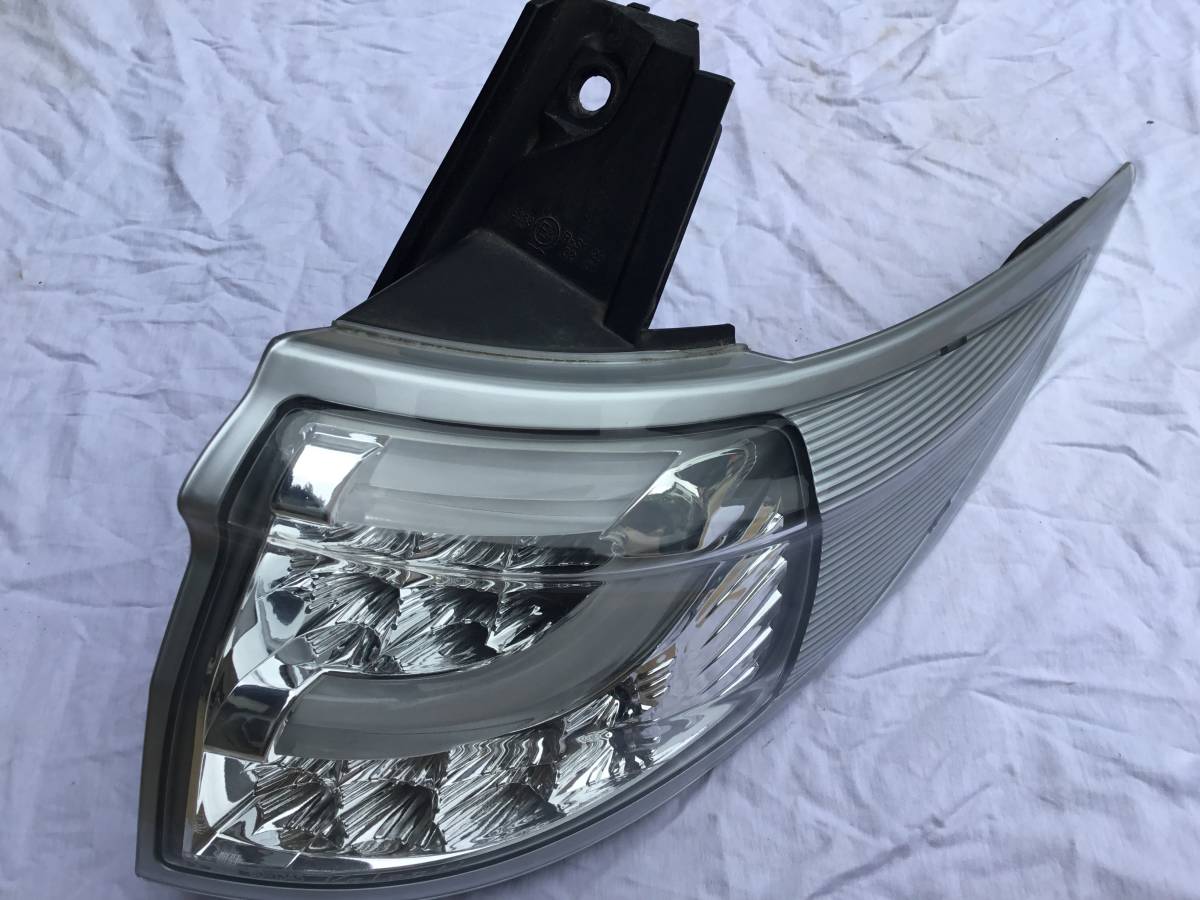 VALENTI(ヴァレンティ) Onlineショップ通販auto-ACP エスティマ ジュエル ヴァレンティ 新車 単品①送料無料 エスティマ前期中期 Valenti ヴァレンティ バレンティ ジュエルLEDテールランプ 点灯確認済み バラ売り右外側のみ